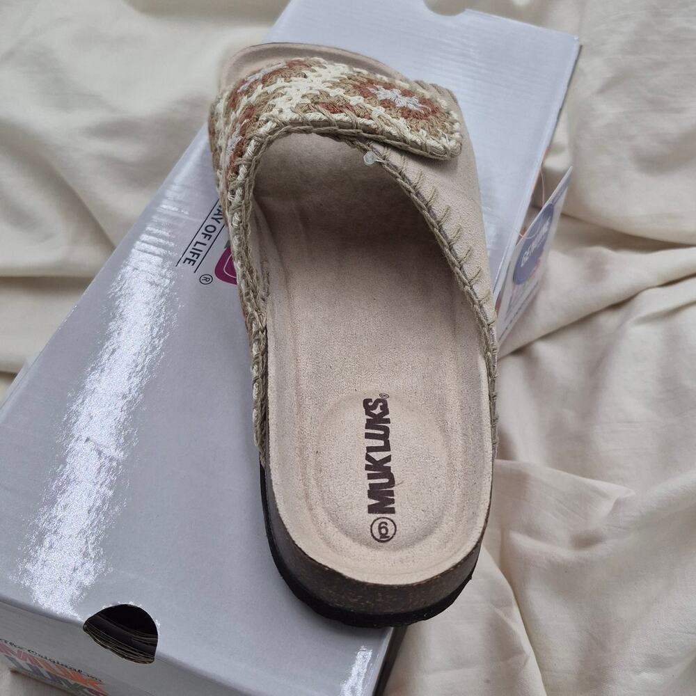 NEW MUK LUKS suede upper Gigi Crochet Slide Sandals Womens size 6 - Picture 4 of 6